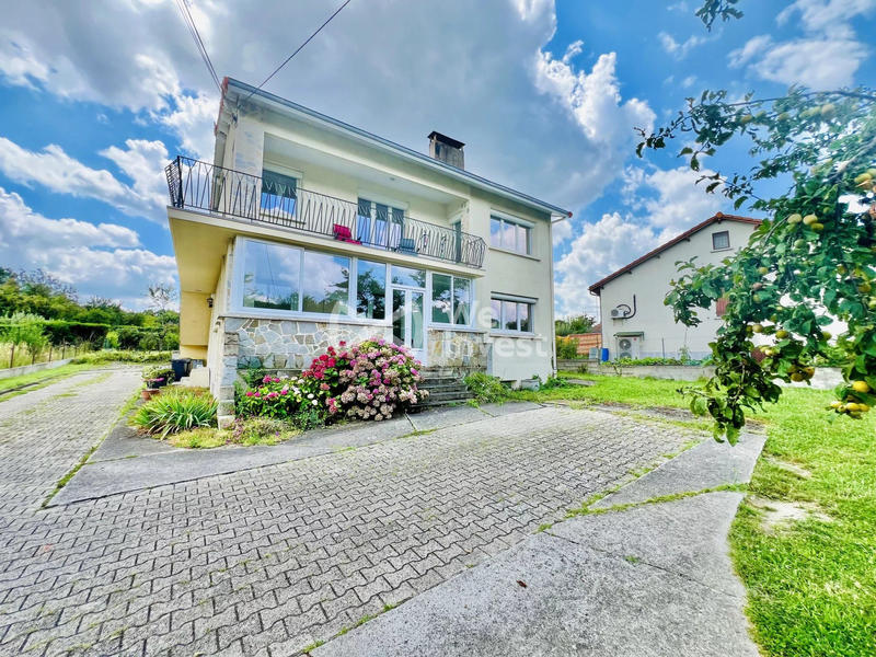 Maison - 182 m² - 9 pièces