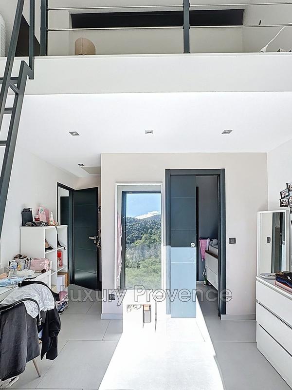 Maison - 174 m² - 5 pièces