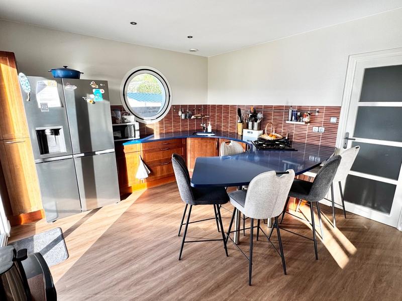 Maison - 170 m² - 9 pièces