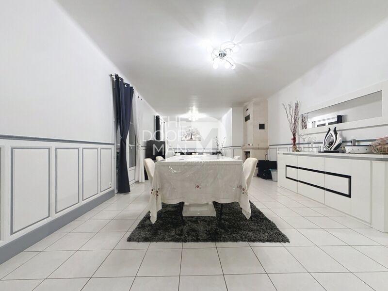 Demeure - 249 m² - 12 pièces