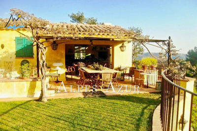 Villa - 251 m² - 5 pièces