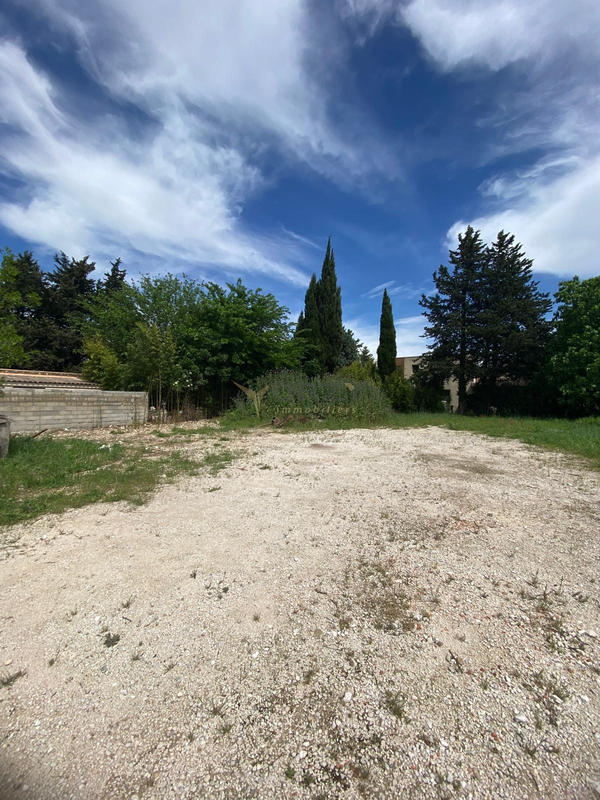 Terrain commercial - 835 m²