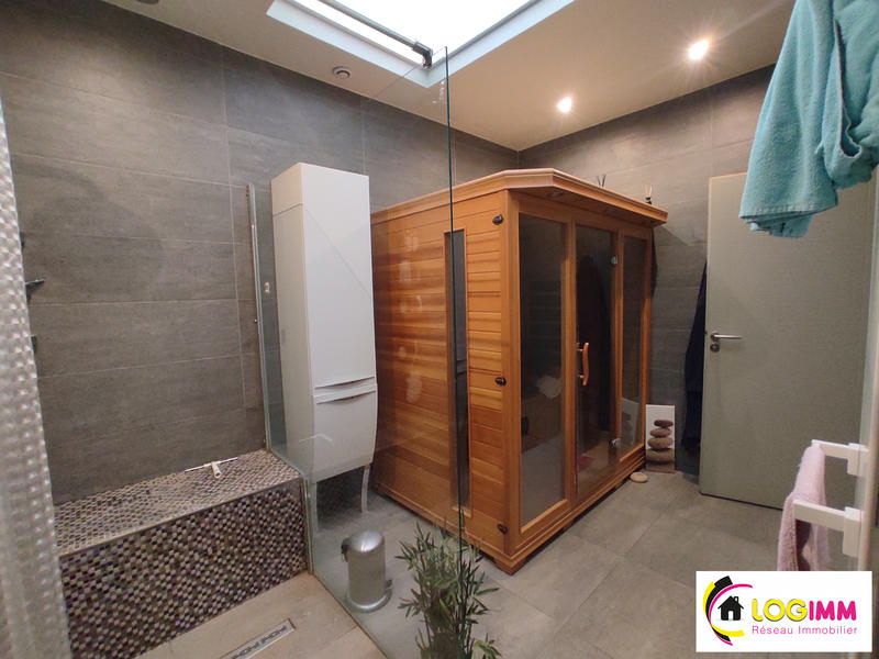 Maison - 205 m² - 7 pièces