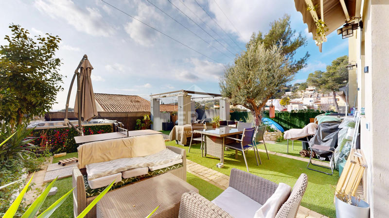 Maison - 94 m² - 5 pièces