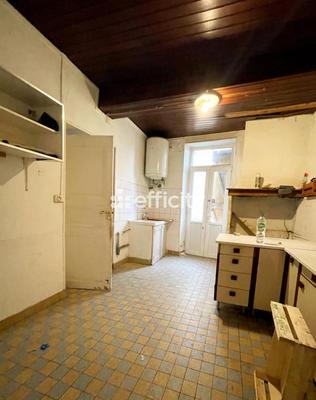 Maison - 300 m² - 6 pièces