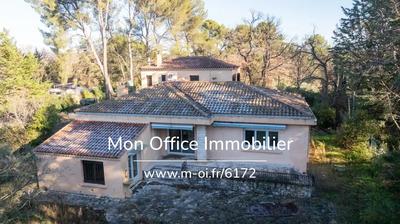 Maison - 262 m² - 7 pièces