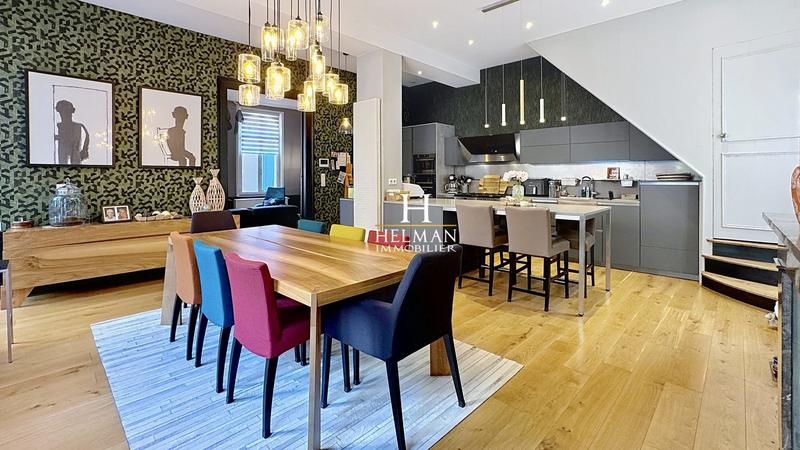 Maison - 250 m² - 8 pièces