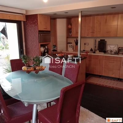 Maison - 220 m² - 10 pièces