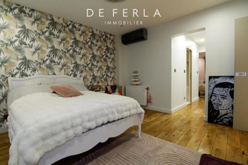 Demeure - 403 m² - 9 pièces