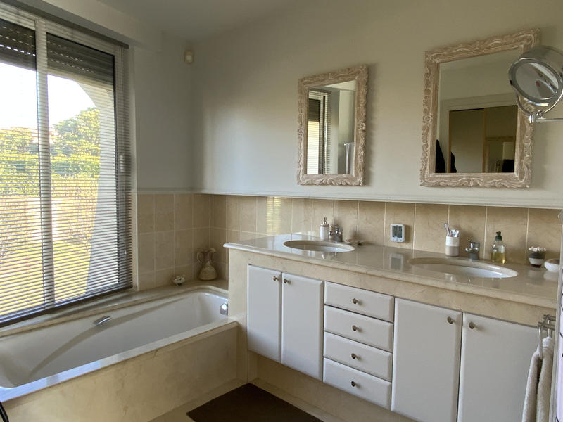 Maison - 273 m² - 6 pièces