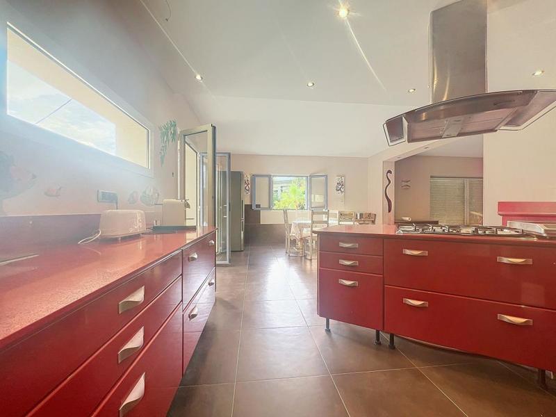 Maison - 253 m² - 5 pièces