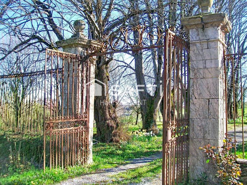 Maison - 600 m² - 13 pièces