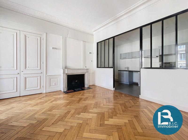 Appartement - 151 m² - 6 pièces
