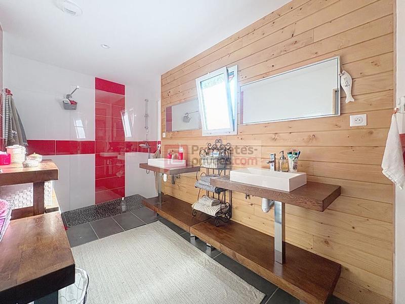 Maison - 228 m² - 6 pièces