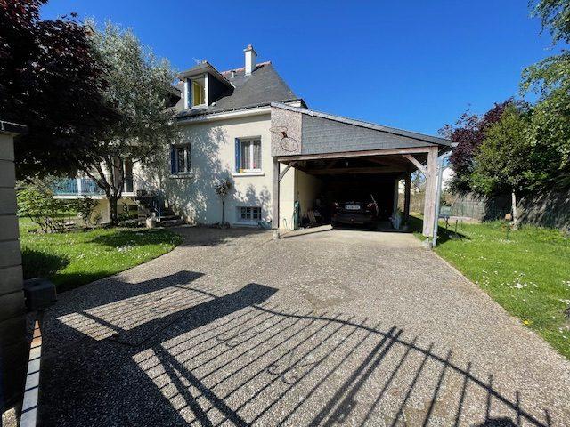 Maison - 223 m² - 9 pièces