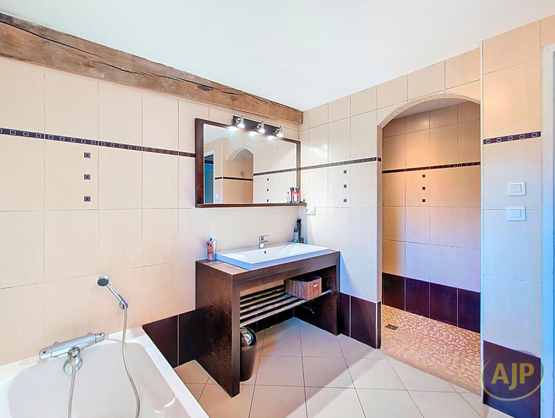 Maison - 170 m² - 7 pièces