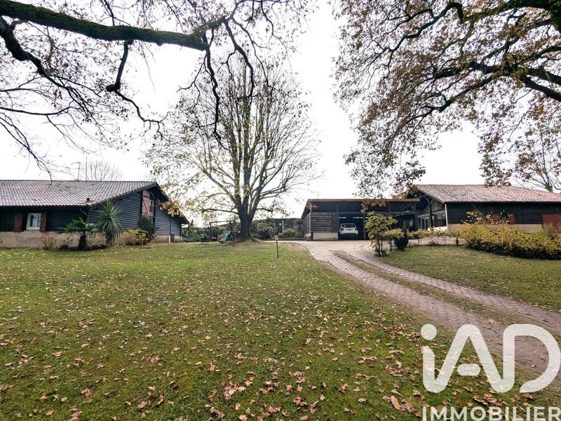 Maison - 243 m² - 9 pièces