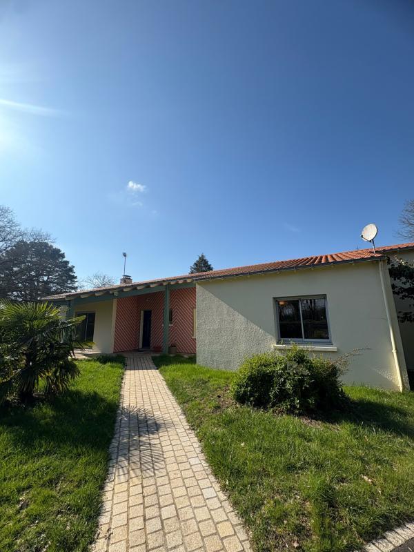 Maison - 213 m² - 5 pièces