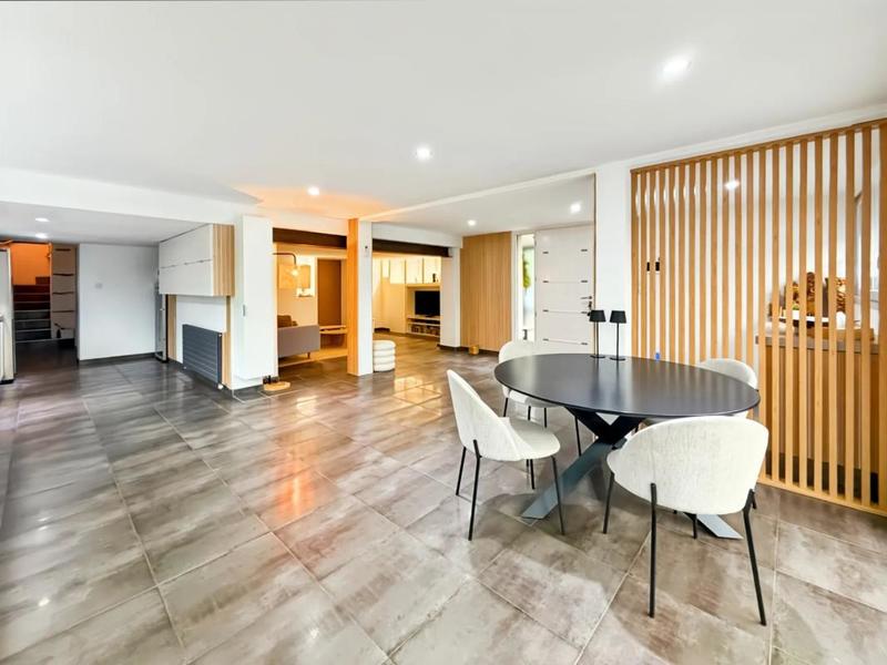 Maison - 230 m² - 6 pièces