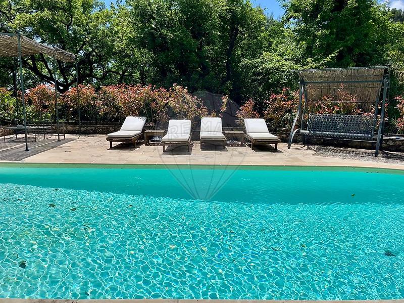 Propriété - 286 m² - 11 pièces