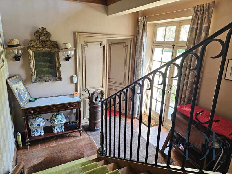 Maison - 420 m² - 11 pièces