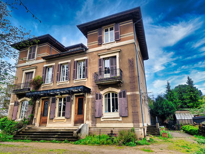 Maison - 329 m² - 9 pièces