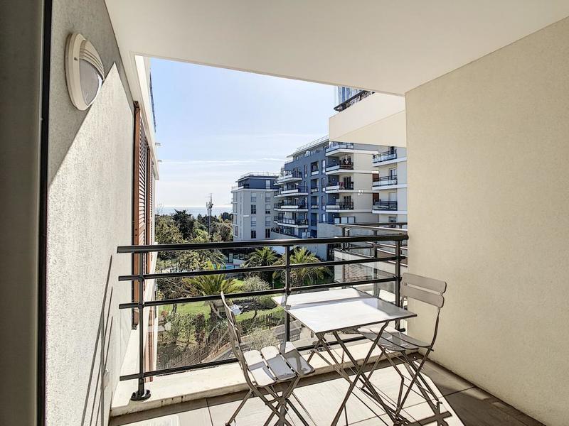 Studio - 30 m² - 1 pièce