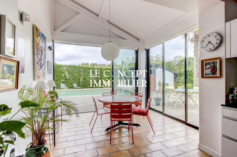 Maison - 205 m² - 6 pièces