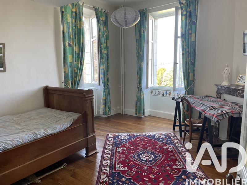 Maison - 249 m² - 8 pièces