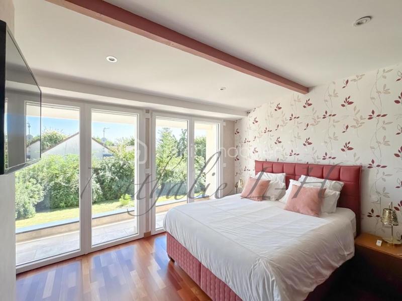 Pavillon - 224 m² - 6 pièces