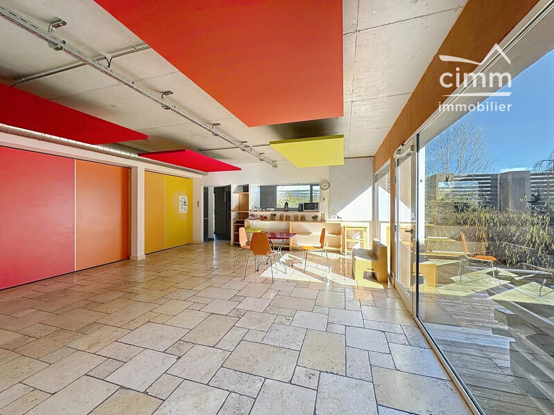 Fonds de commerce - 1 900 m²