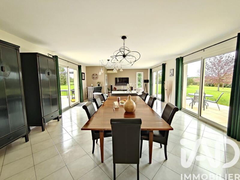 Maison - 258 m² - 5 pièces