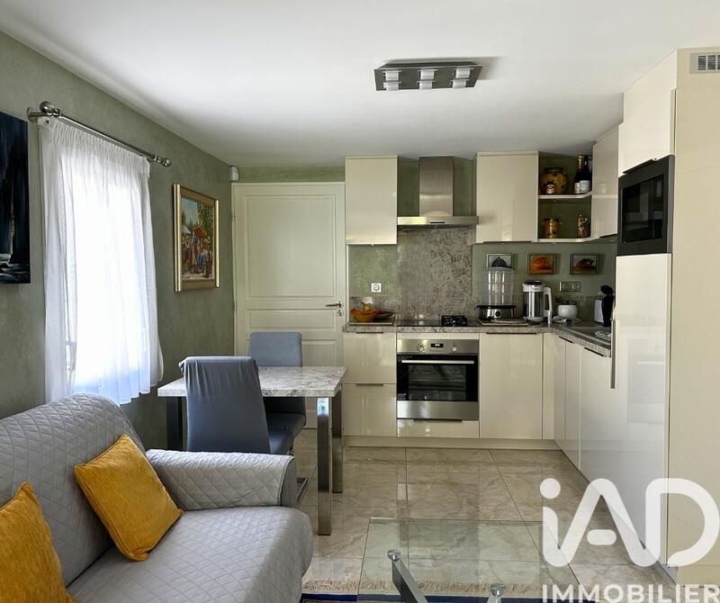 Maison - 245 m² - 8 pièces