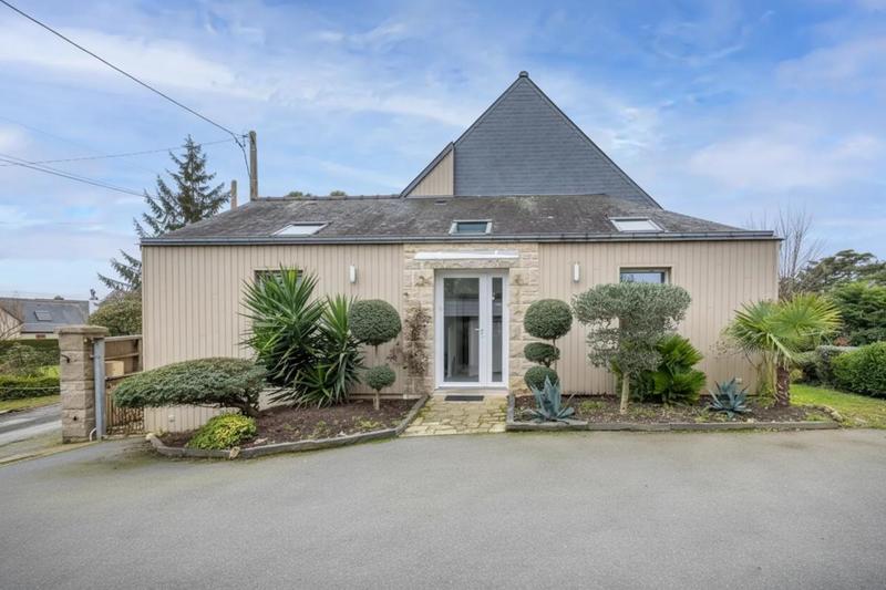 Maison - 250 m² - 8 pièces