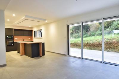 Maison - 102 m² - 4 pièces