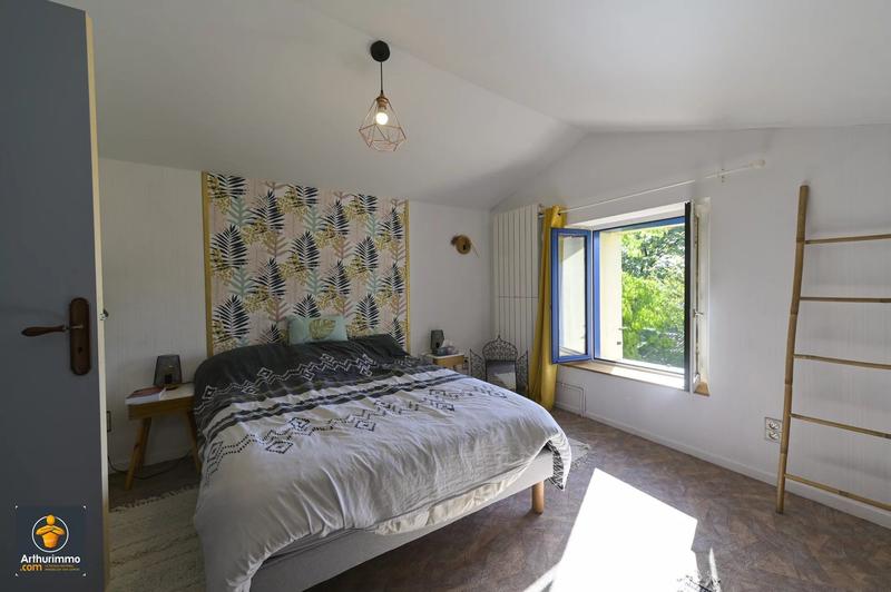 Maison - 230 m² - 9 pièces