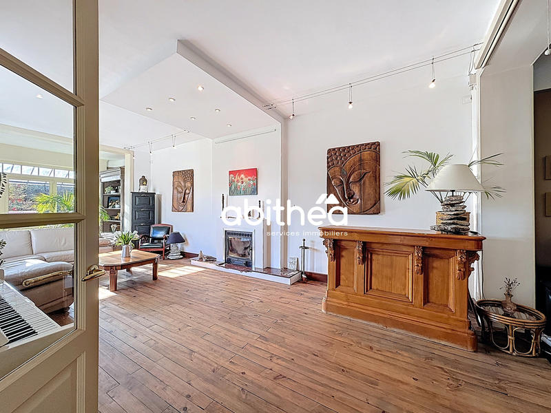 Maison - 224 m² - 6 pièces