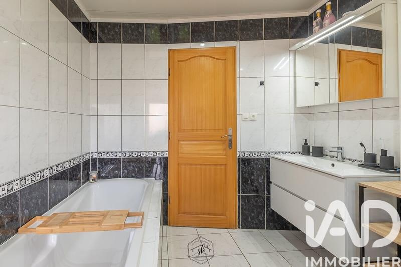 Maison - 98 m² - 5 pièces