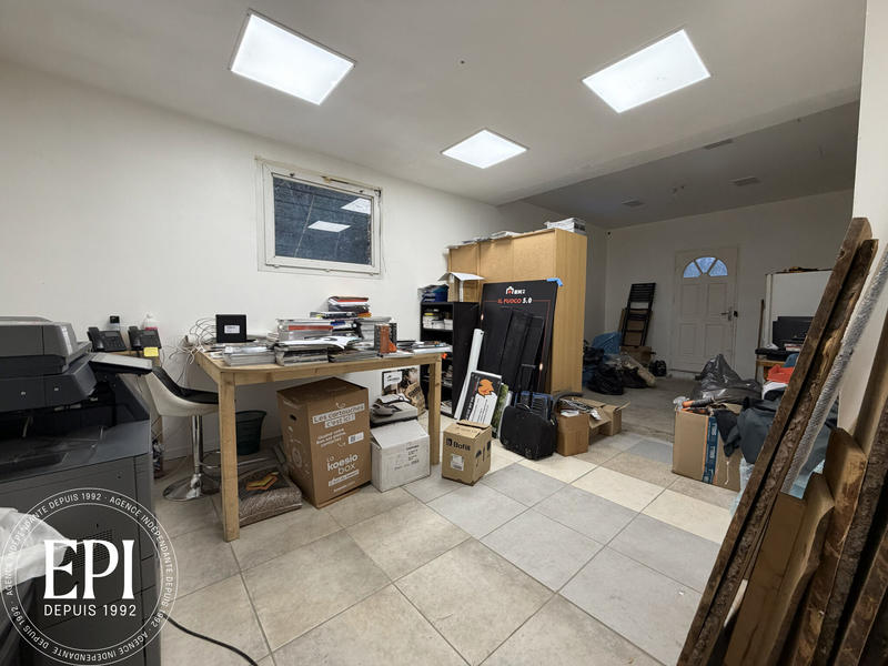 Local commercial - 588 m²