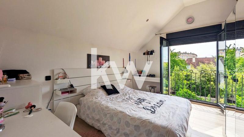 Maison - 251 m² - 9 pièces