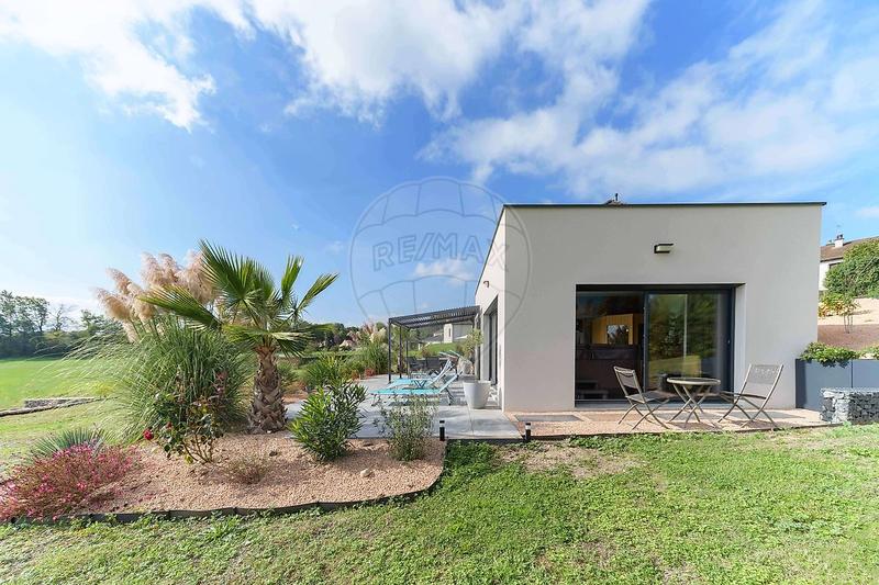 Villa - 277 m² - 10 pièces