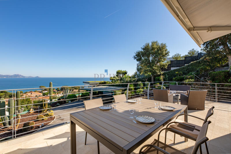 Maison - 261 m² - 7 pièces