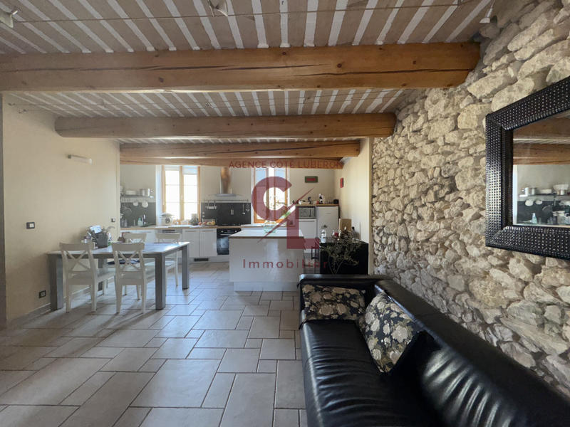 Maison - 270 m² - 6 pièces