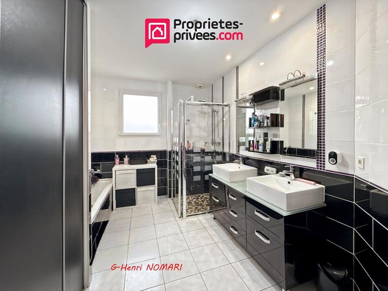 Maison - 152 m² - 7 pièces