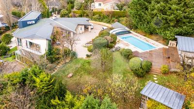 Villa - 366 m² - 6 pièces