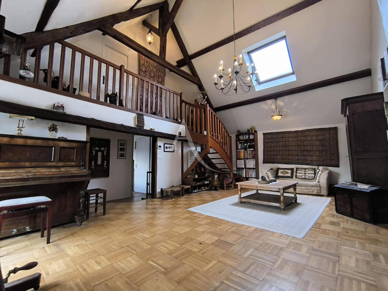 Maison - 333 m² - 9 pièces