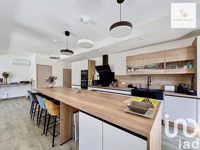 Maison - 222 m² - 7 pièces