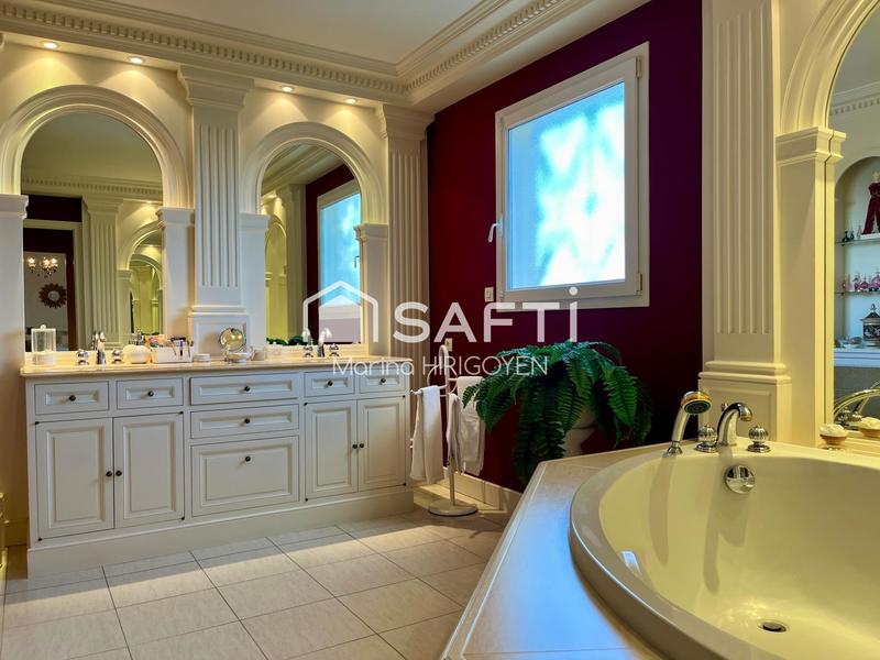 Maison - 215 m² - 6 pièces