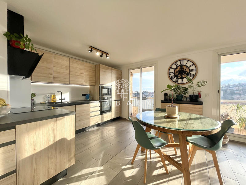 Appartement - 75 m² - 4 pièces