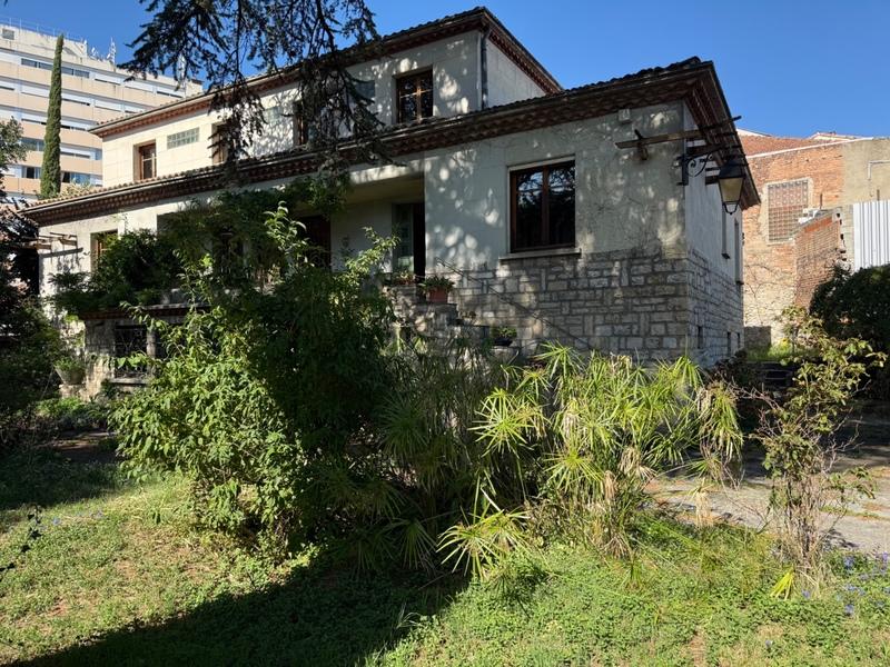 Maison - 262 m² - 12 pièces